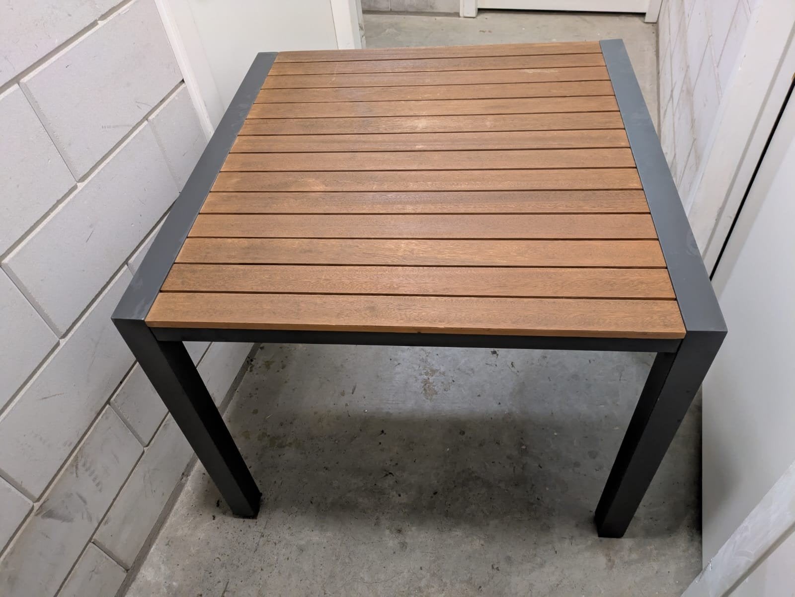 Praxis tuinset: tafel met 2 stoelen - Zo goed als nieuw!