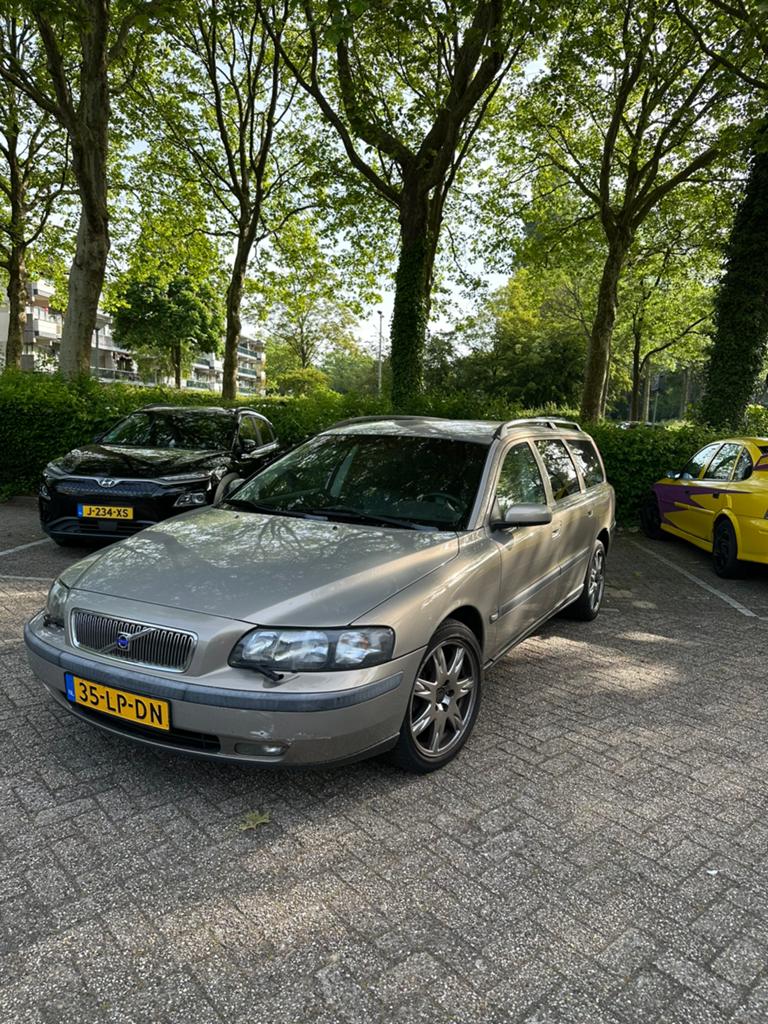 Volvo V70 2.4  LPG G3 AUT, 1800 kg, Beige, Stationwagon, 2435 cc