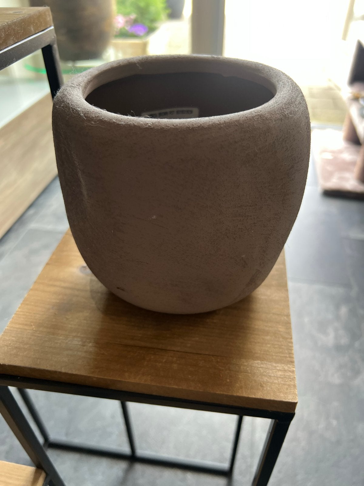 Stijlvolle bruine bloempot, handgemaakt daan kromhout serie, Binnen, Zo goed als nieuw, Minder dan 40 cm, Overige vormen