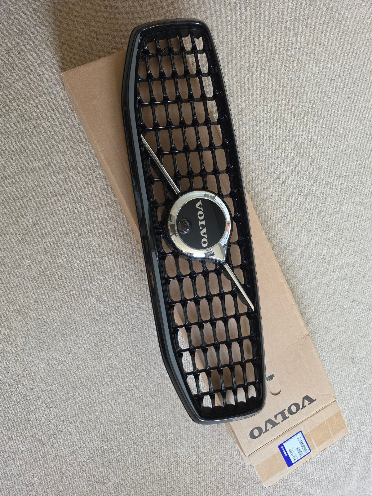 grille glossy black S60 2020-2025 nieuw (original), Voor, Nieuw, Ophalen of Verzenden, Volvo