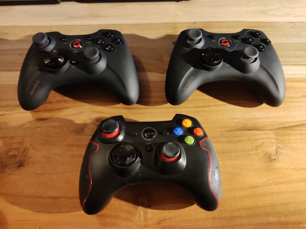 3 Speedlink controllers, Computers en Software, Ophalen of Verzenden, Zo goed als nieuw