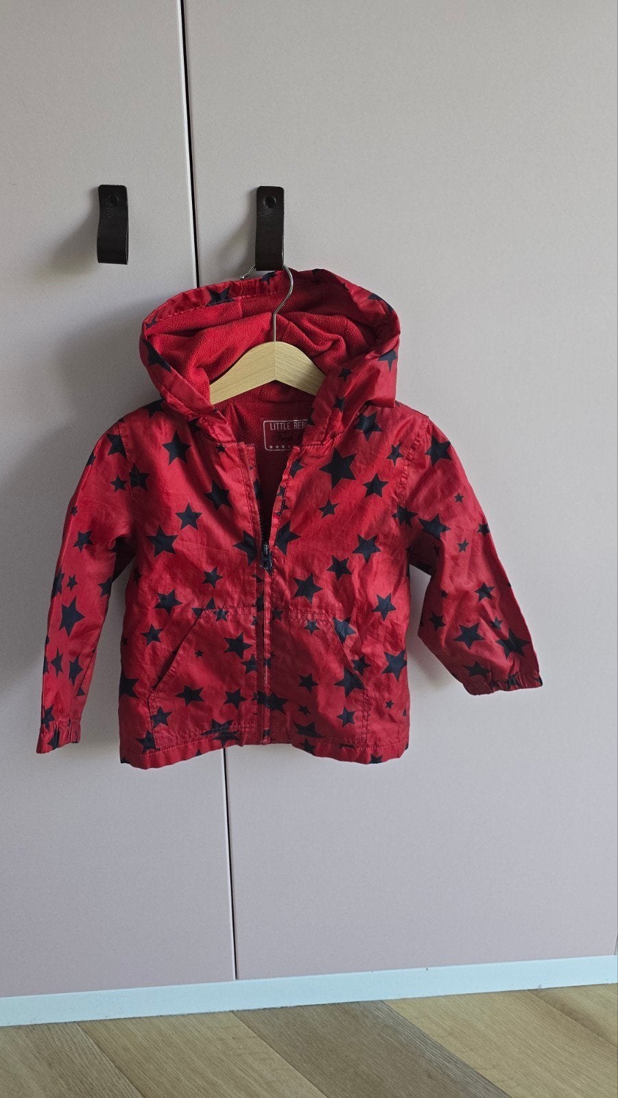 Little Rebel jasje rood met sterren (maat 92), Verzenden, Zo goed als nieuw, Little Rebel, Jas