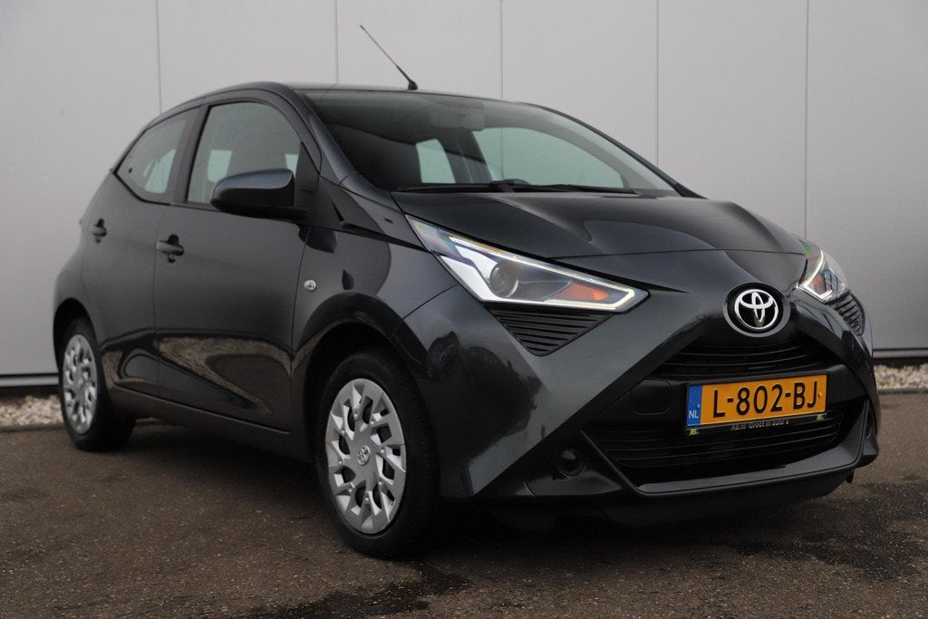 Toyota Aygo 1.0 VVT-i x-play Automaat Carplay Android/Naviga, Auto's, Stof, Gebruikt, Euro 6, Met garantie (alle)
