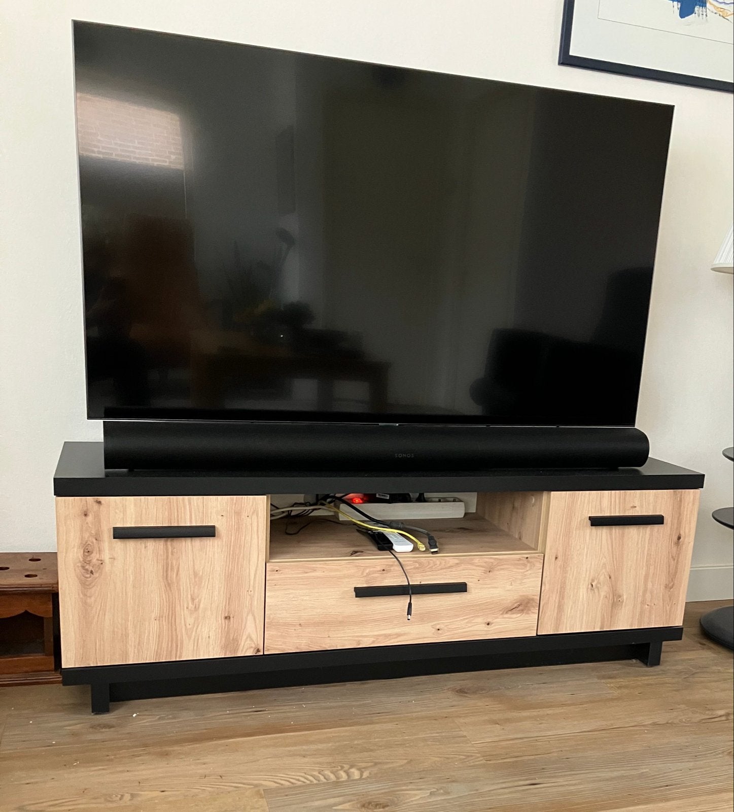 Foto 3 van Modern TV-meubel met opbergruimte