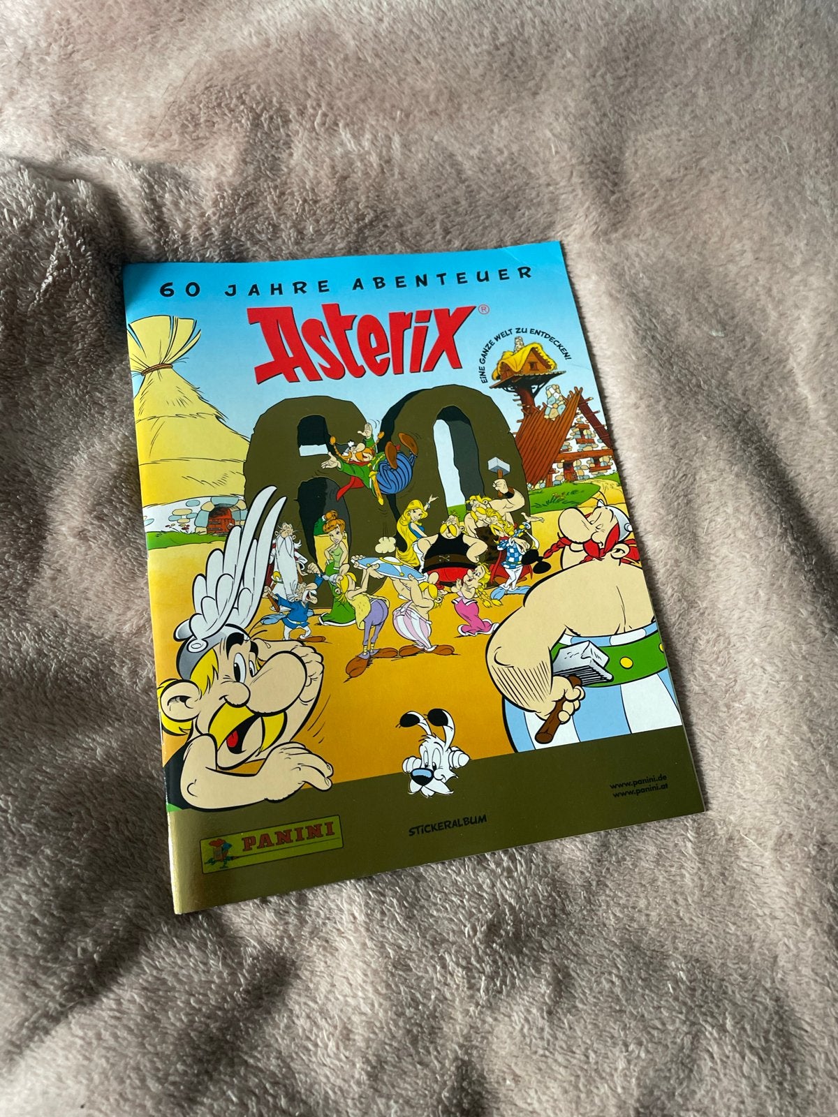 Asterix 60 Jaar Duitse Editie Stickerboek met losse stickers, Ophalen of Verzenden, Zo goed als nieuw, Strip of Tekenfilm