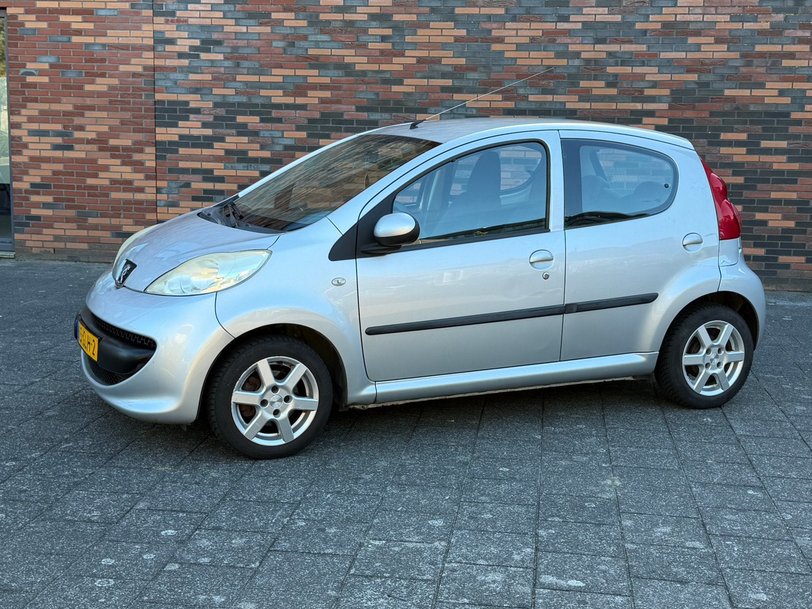 Peugeot 107 1.0 12V 5DR 2008 Grijs 5 DEURS /AIRCO VERKOCHT!!, Voorwielaandrijving, Stof, Zwart, 4 stoelen