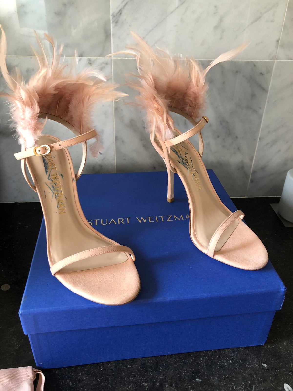 Prachtige Stuart Weitzman pumps kleine 41, Kleding | Dames, Schoenen, Zo goed als nieuw, Pumps, Verzenden