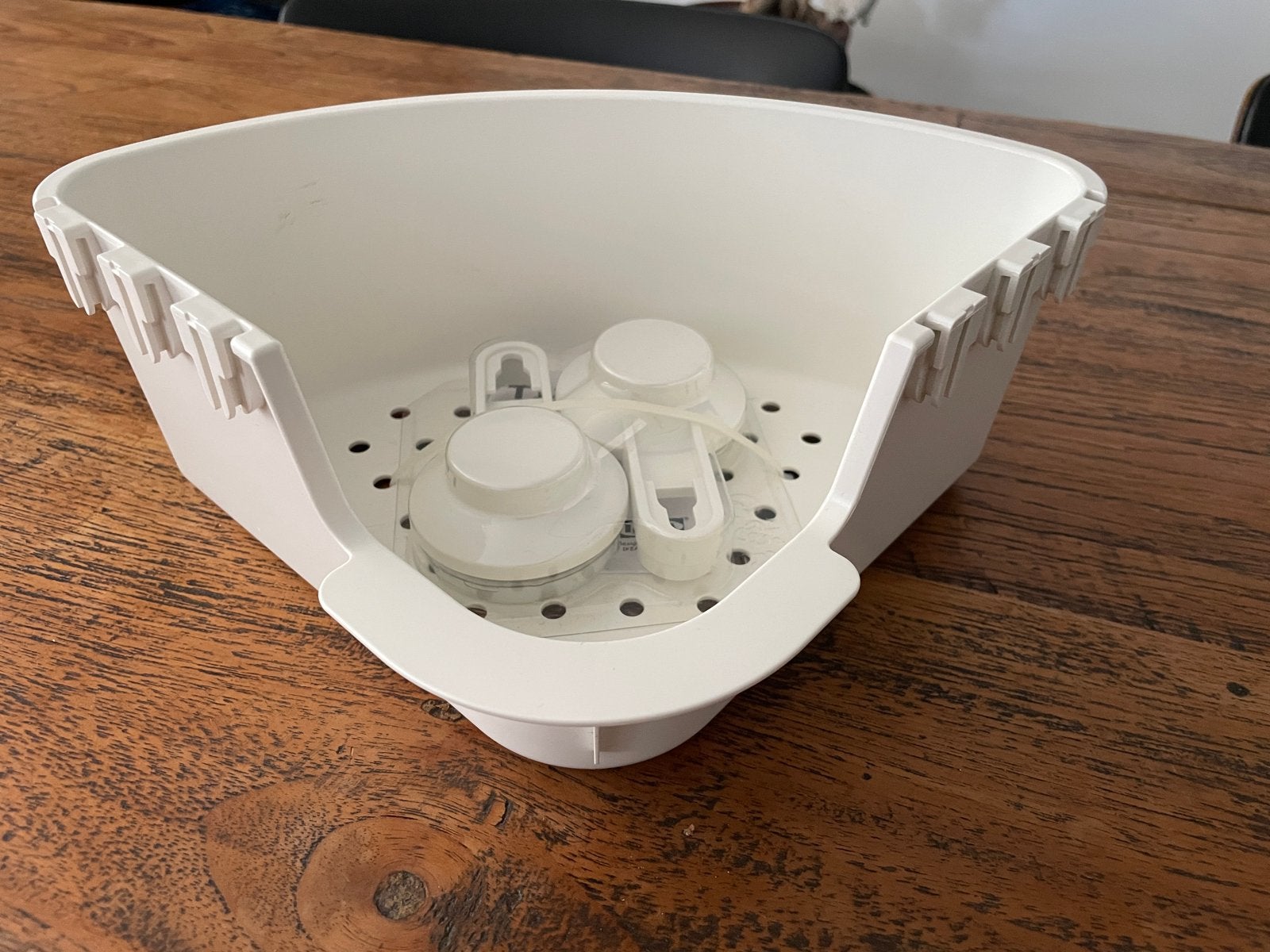 IKEA TISKEN hoekbakje met zuignap voor badkamer, Ophalen of Verzenden, Zo goed als nieuw, Wit, Overige typen