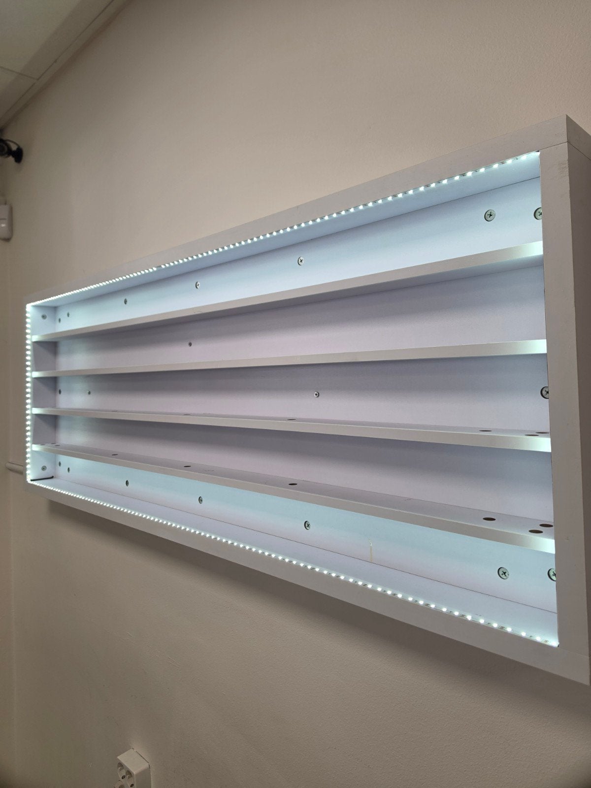 Foto 6 van Nagellak wandkast LED