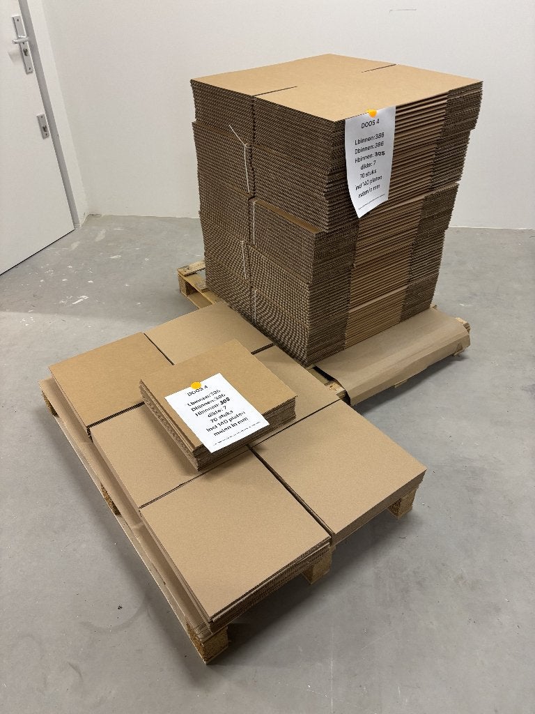 70 DOZEN 386X386X305 INCLUSIEF 140 KARTONNEN PLATEN, Ophalen, Doos, Minder dan 50 cm, Minder dan 40 cm
