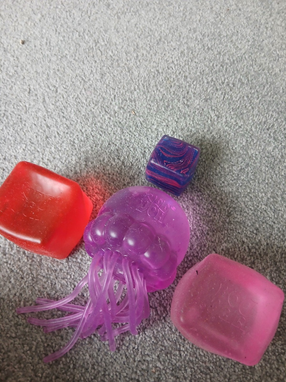 Needohs: Kwal en 2 Cubes (rood, roze) mini cube:GEEN NEEDOH, Ophalen of Verzenden