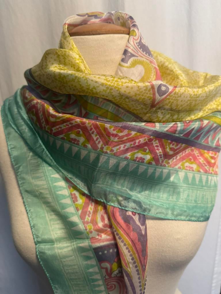 Diverse sjaals alle zgan. Zijde, viscose en meer., Ophalen of Verzenden, Zo goed als nieuw, Maat 38/40 (M), Sjaal