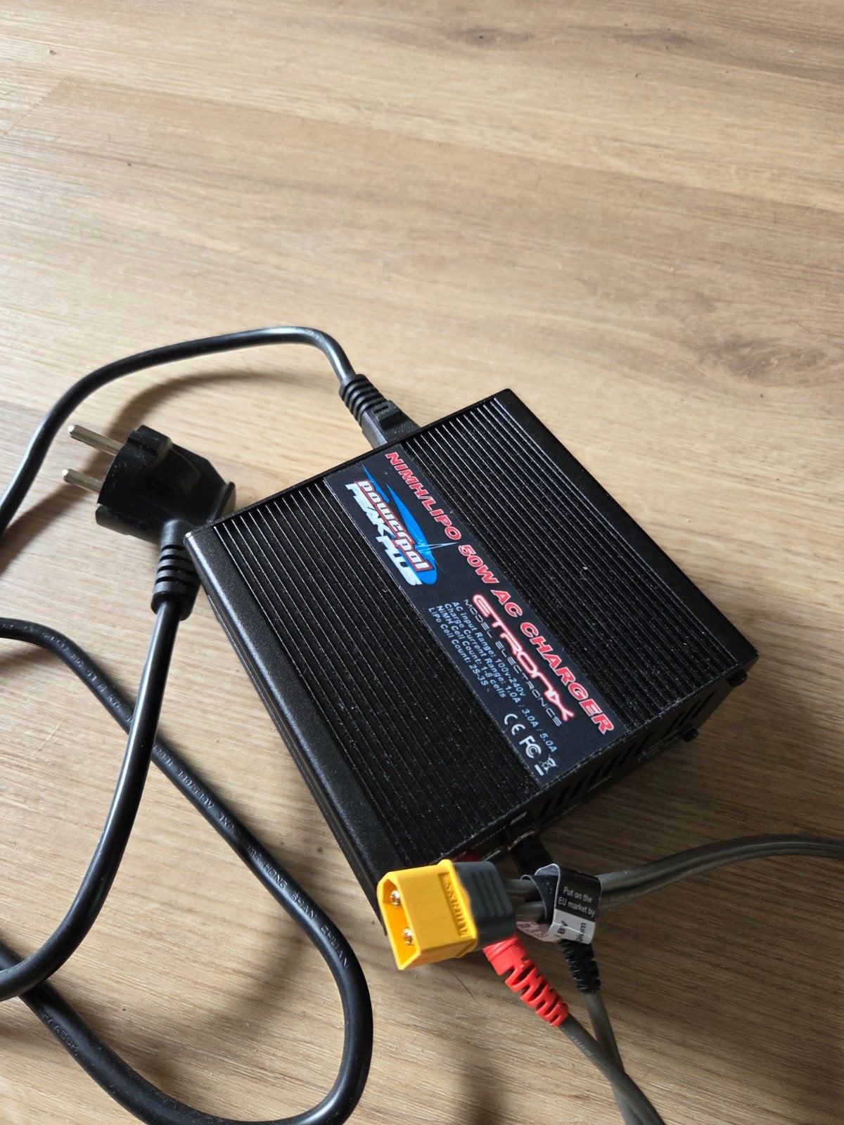 Etronix Lader voor LiPo, LiFe, NiMH/NiCd accu's (tot 3s/5A), Hobby en Vrije tijd, Ophalen of Verzenden, Zo goed als nieuw, Overige schalen