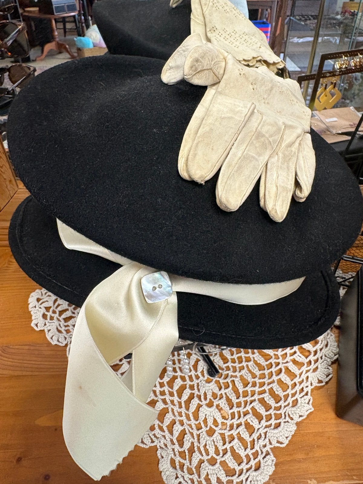 Elegante Vintage Dameshoed -100% Wolvilt - British Hat Guild, Kleding | Dames, Ophalen of Verzenden, Zo goed als nieuw, One size fits all