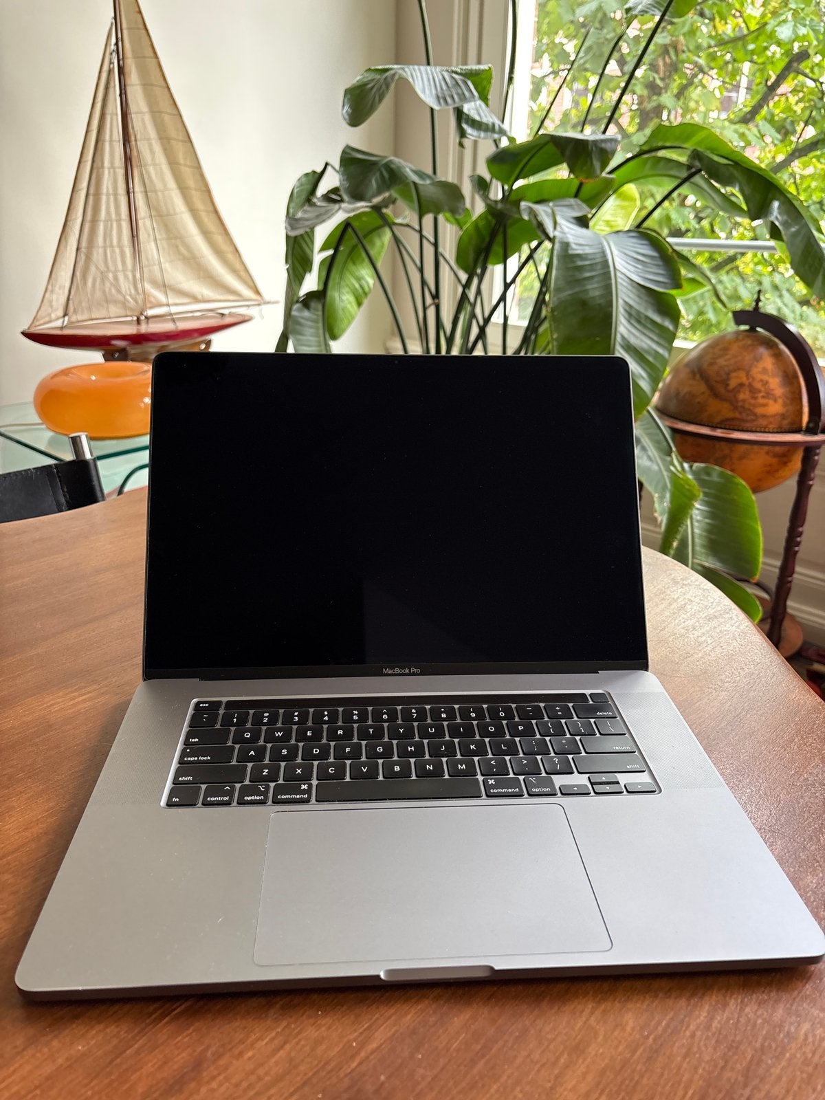 MacBook Pro 16 inch 2019 - waterschade voor onderdelen, Computers en Software, Apple Macbooks, MacBook Pro, Ophalen of Verzenden
