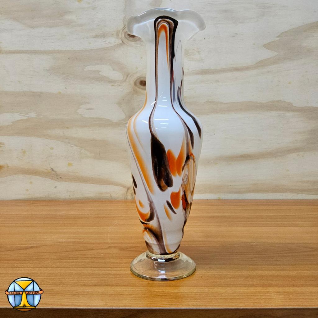 Vintage Opaline glas / melkglas gevlamd vaasje (H25,5 oranje, Antiek en Kunst, Ophalen of Verzenden