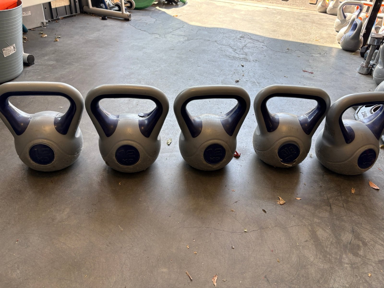 5 x 12 kg kettlebell beschadigd kettlebells, Ophalen, Gebruikt, Beschadigd, Kettlebells