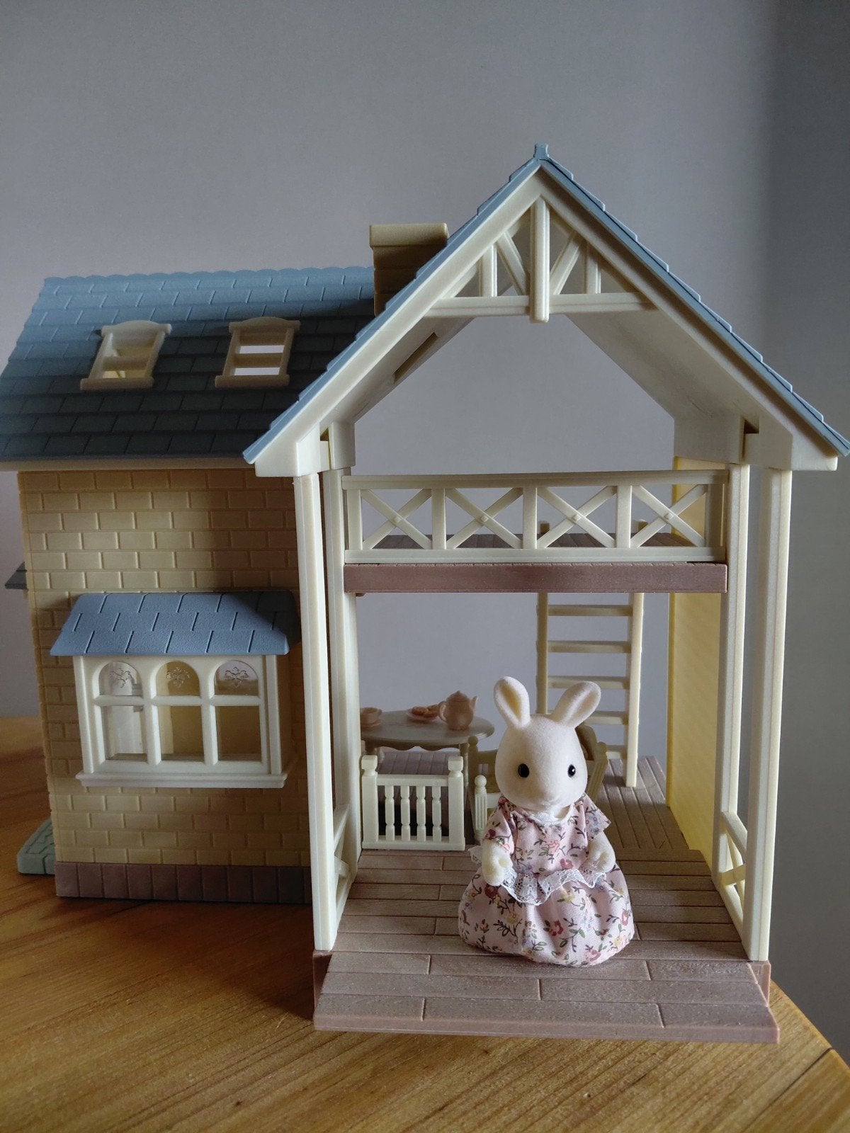 Sylvanian families blue bell cottage/landhuis/blauw dak, Kinderen en Baby's, Speelgoed | Poppenhuizen, Ophalen of Verzenden, Zo goed als nieuw