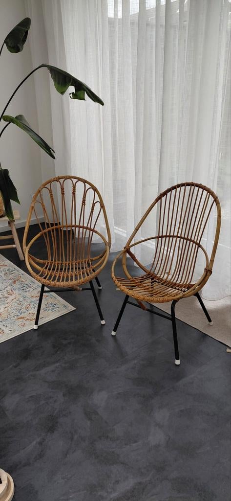 Set van 2 Vintage Rohé Noordwolde Rotan Kuipstoeltjes – MCM, Huis en Inrichting, Stoelen, Ophalen, Gebruikt, Bruin, Twee