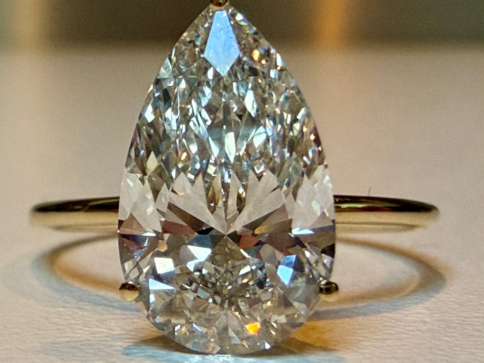 Gouden trouwring met VVS2 diamant van 3ct! met certificaat!, Nieuw, Ophalen of Verzenden, 17 tot 18, Met edelsteen