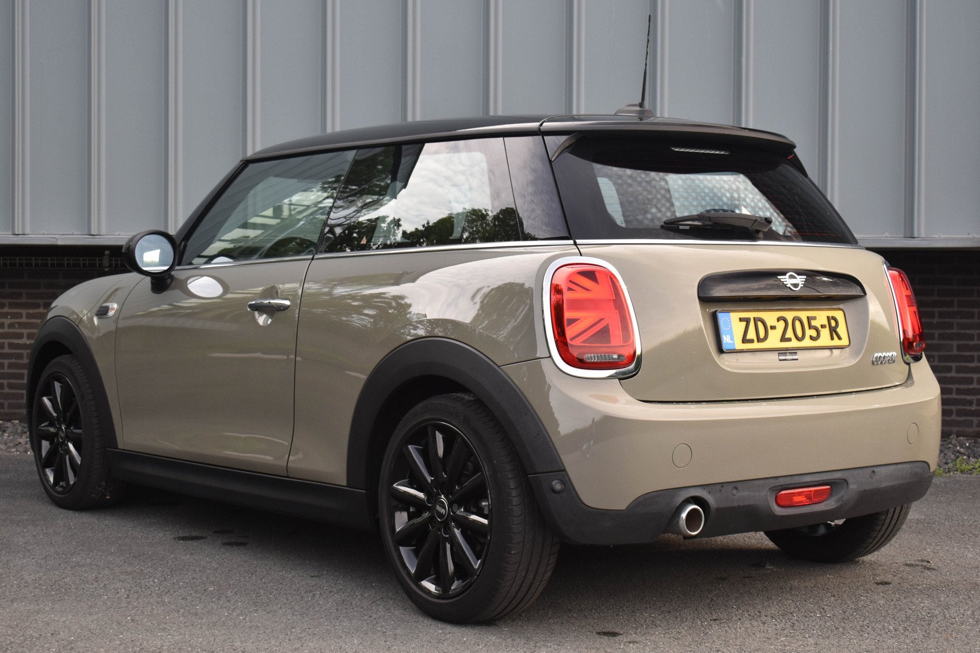 MINI 3-deurs 1.5 Cooper Chili | Xenon | Carplay | Navi | Spo, Auto's, Mini, Voorwielaandrijving, 136 pk, Gebruikt, Leder en Stof