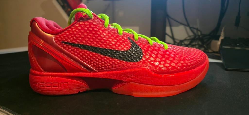 New kobe 6 Reverse Grinch size 41, Ophalen of Verzenden, Nieuw, Schoenen