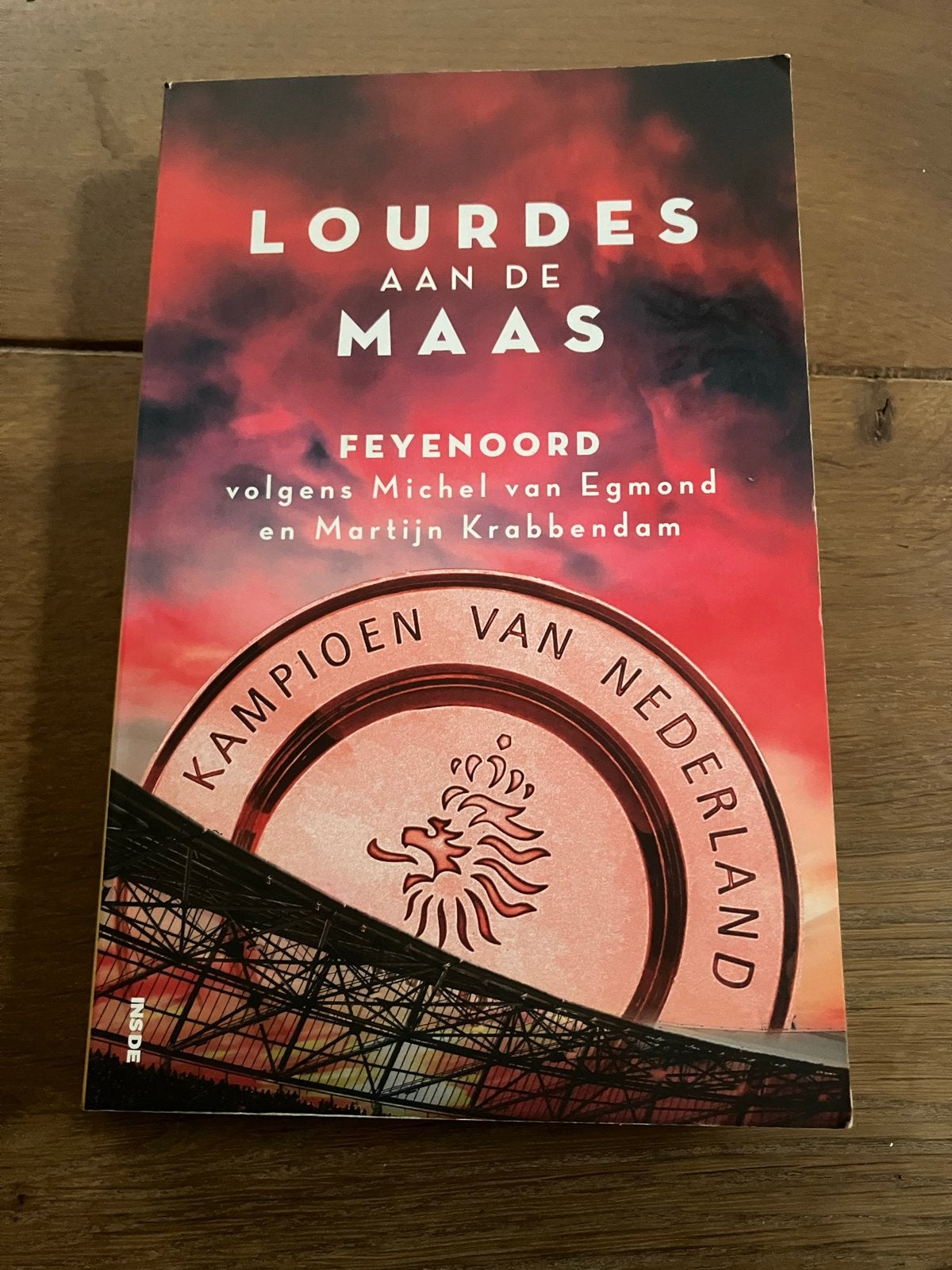 Lourdes aan de Maas - Feyenoord Kampioen van Nederland, Boeken, Ophalen of Verzenden, Zo goed als nieuw, Overige sporten