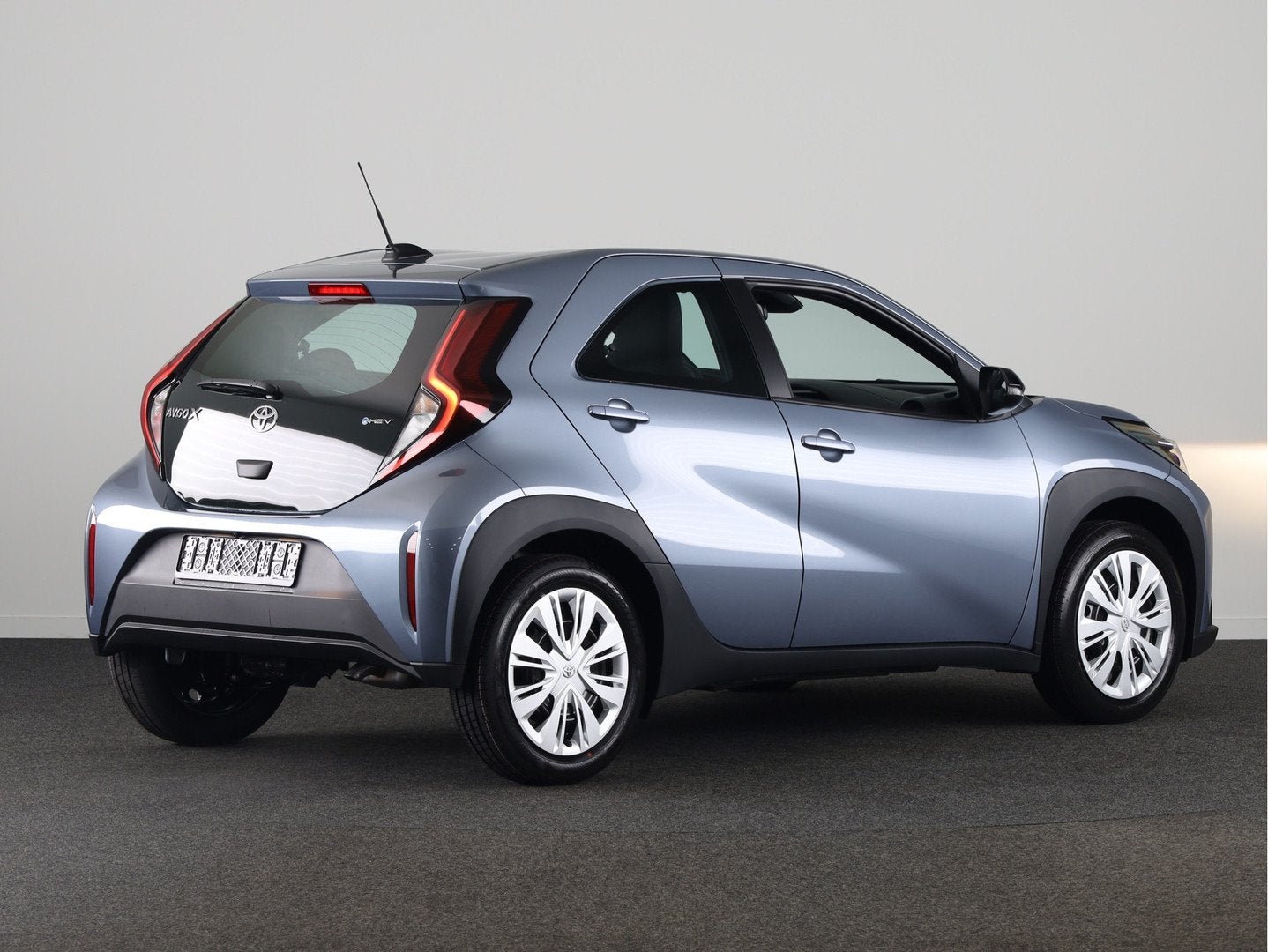 Toyota Aygo X Hybrid 115 play (bj 2026, automaat), 12 maanden, Stof, 4 stoelen, 116 pk