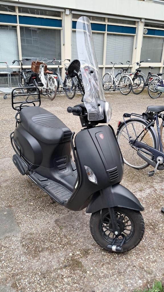 GTS Toscane Scooter - 4 Takt - Zwart - 3000km, Fietsen en Brommers, Ophalen, Gebruikt, Benzine, GTS
