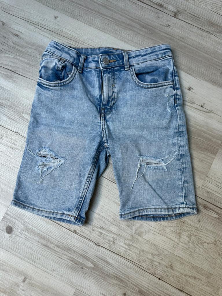 H&m jeans short mt 134 zgn, Ophalen of Verzenden, Zo goed als nieuw, Jongen, Broek