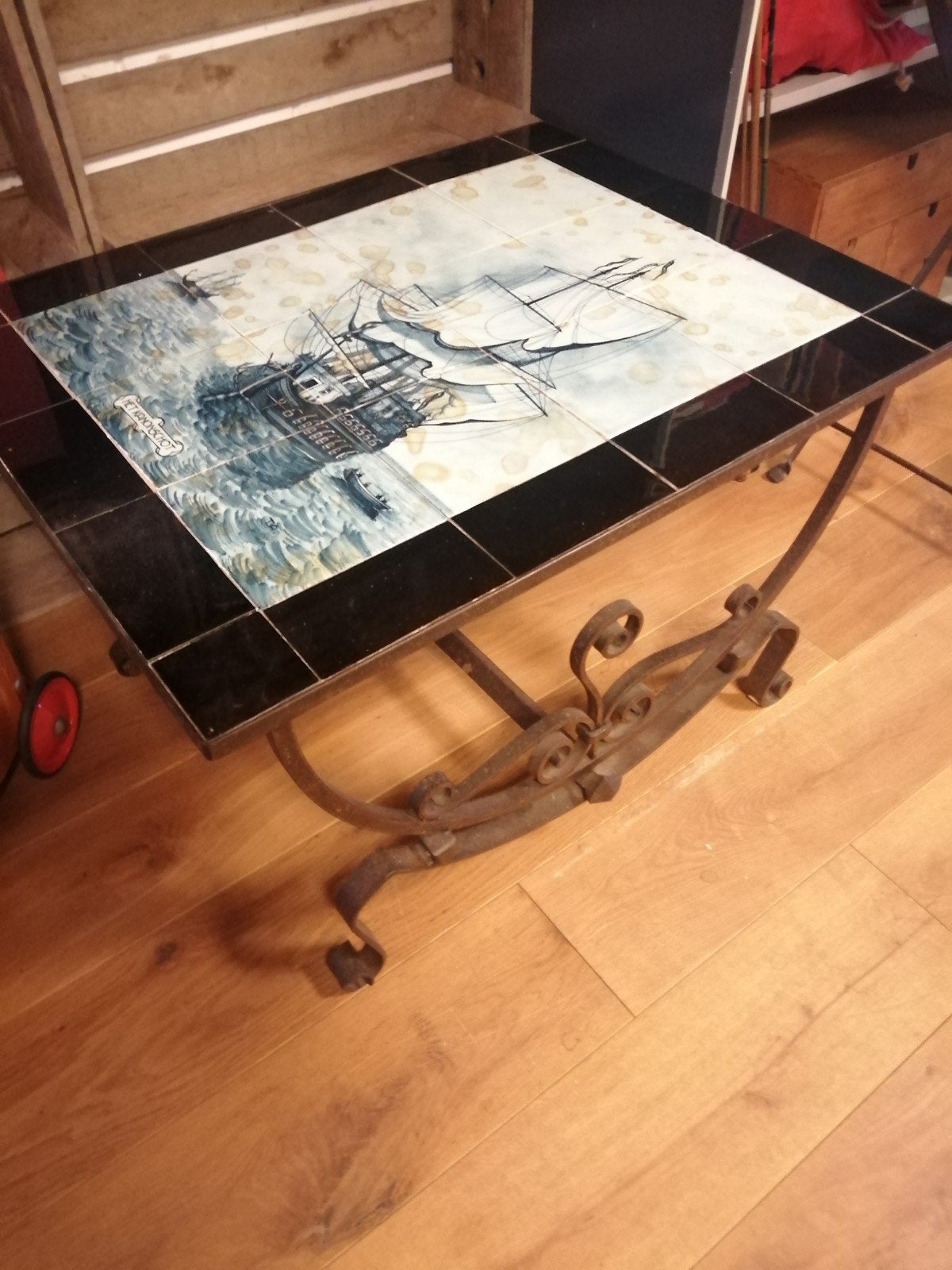 ZELDZAME OUDE GIETIJZEREN SALONTAFEL MET OUD TEGEL TABLEAU, Ophalen