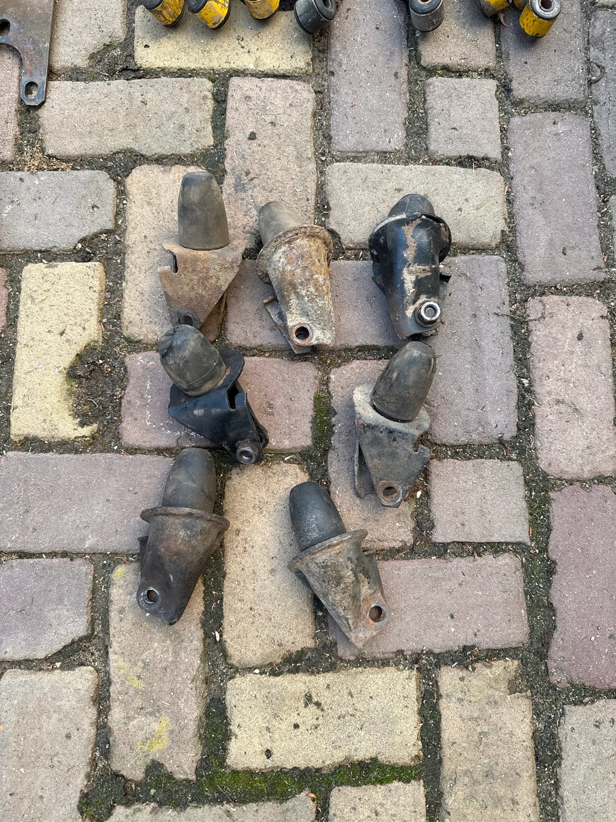 Partij aanslagsteunen vw kever, Ophalen, Gebruikt, Universele onderdelen