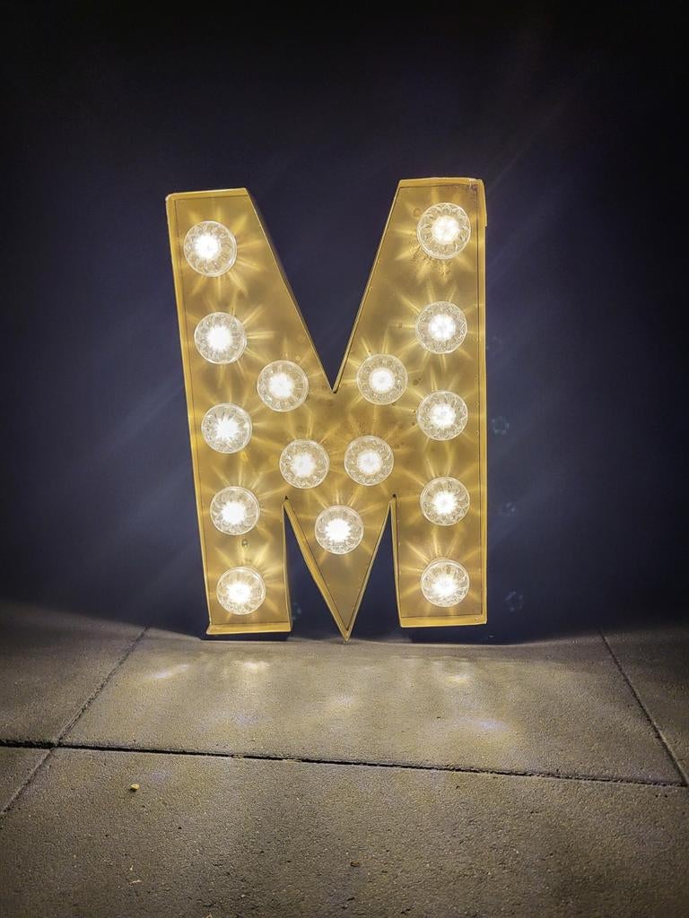 Mooie verlichte reclame letter M., Lichtbak of (neon) lamp, Onbekend, Ophalen of Verzenden, Zo goed als nieuw