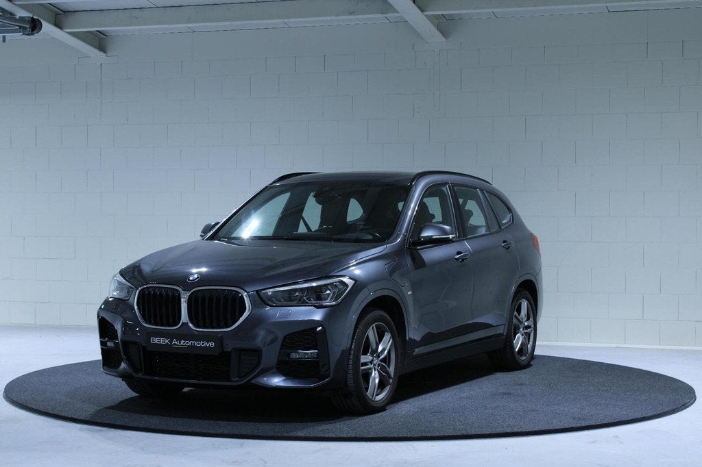 BMW X1 xDrive25e | M Sport | Panoramadak | HuD | Ambient, Auto's, BMW, Bedrijf, Te koop, X1, 4x4, ABS, Achteruitrijcamera, Adaptive Cruise Control