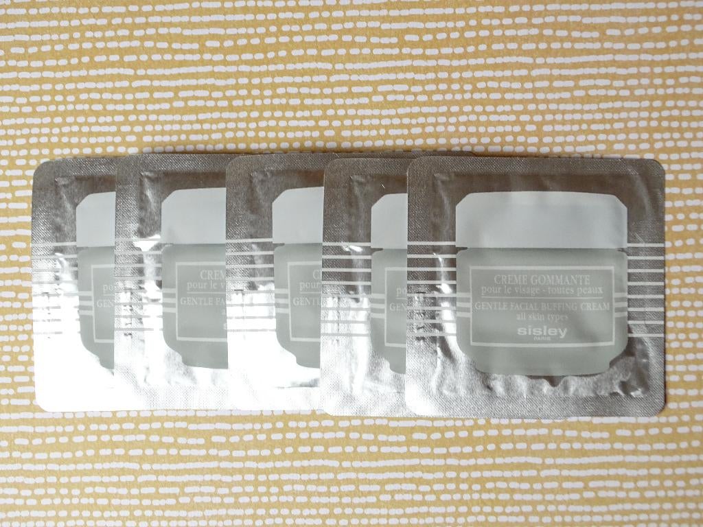 Sisley Gentle Facial Buffing Cream 20ml (5 proefjes), Ophalen of Verzenden, Nieuw, Gehele gezicht, Verzorging