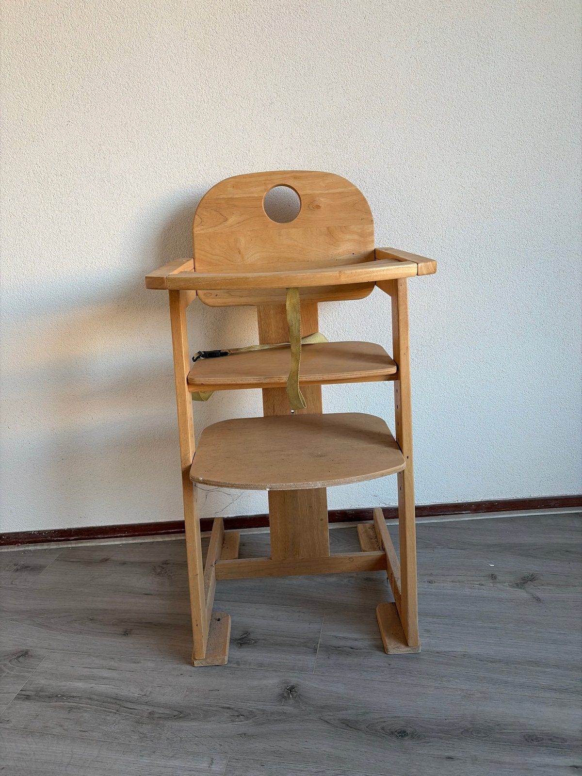 Houten meegroeistoel met eetblad en gordel, Ophalen, Gebruikt, Meegroeistoel, Afneembaar eetblad