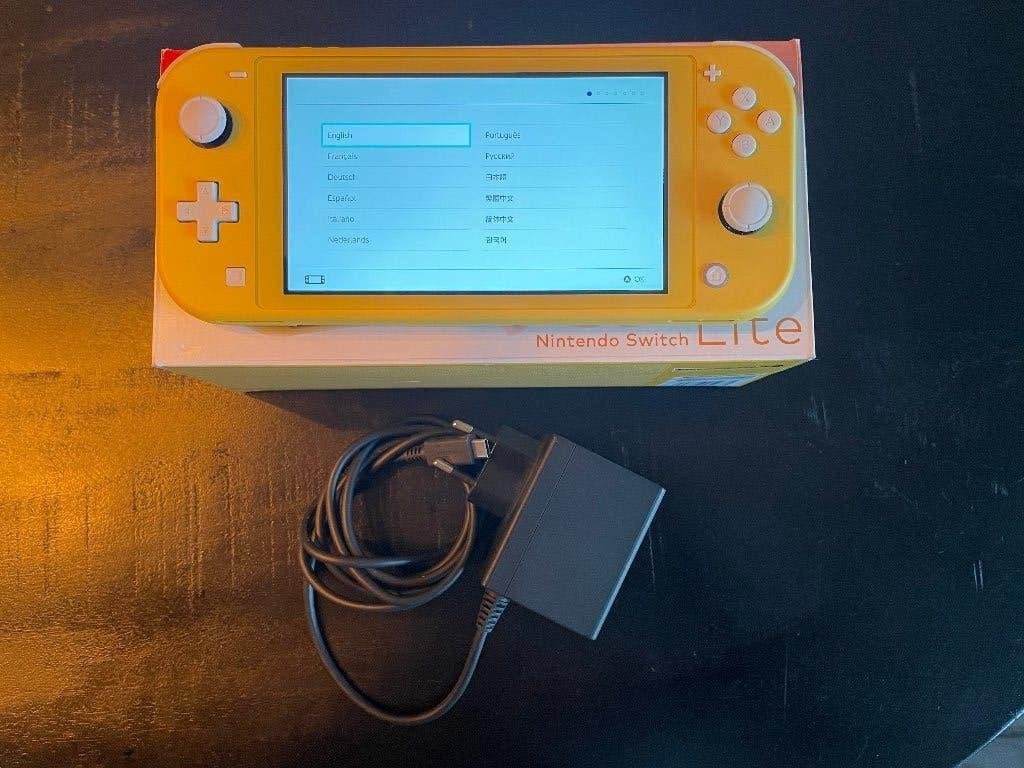 Nintendo Switch Lite geel + 128GB | Compleet in doos, Spelcomputers en Games, Ophalen, Geel, Zo goed als nieuw