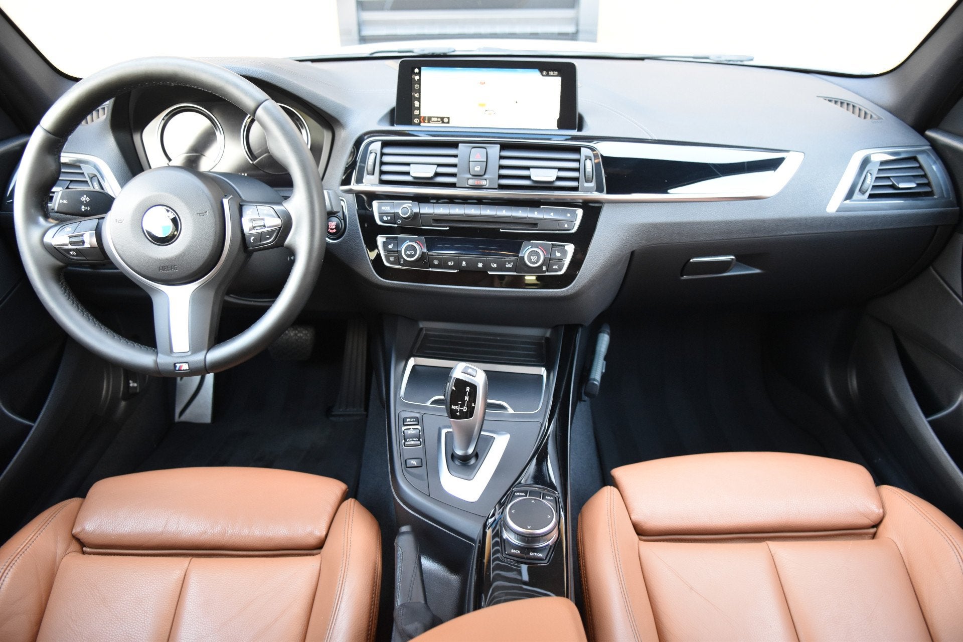 BMW 1-serie 118i Edition M Sport Shadow High Executive * Sch, Auto's, Dealer onderhouden, Gebruikt, Met garantie (alle), 650 kg