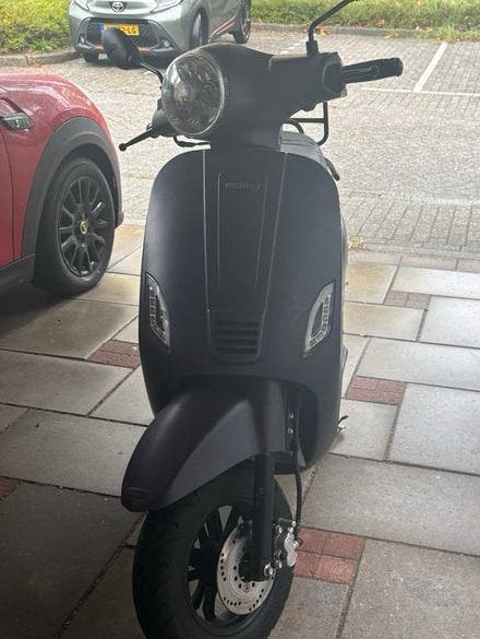 Momo Milano Scooter - Mat Zwart, Fietsen en Brommers, Ophalen, Zo goed als nieuw, Benzine, Overige merken