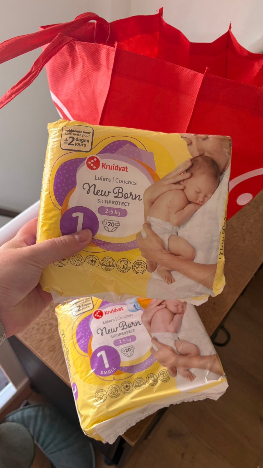 New Born luiers small maar 1 (2 dichte pakken + tas vol), Ophalen
