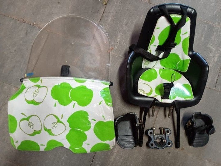 Fietsstoeltje voor met windscherm - Groene appels, Ophalen, Gebruikt, Voorzitje, Voetsteuntjes