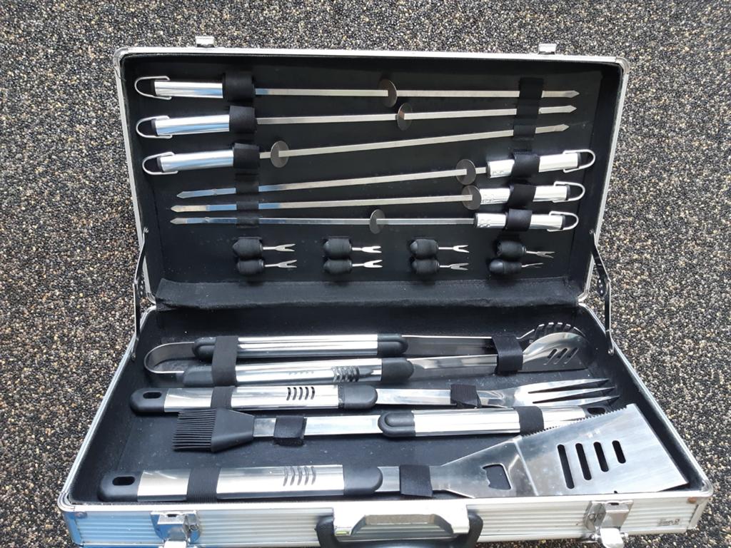 BBQ-set in koffertje., Tuin en Terras, Barbecue-accessoires, Ophalen of Verzenden, Nieuw