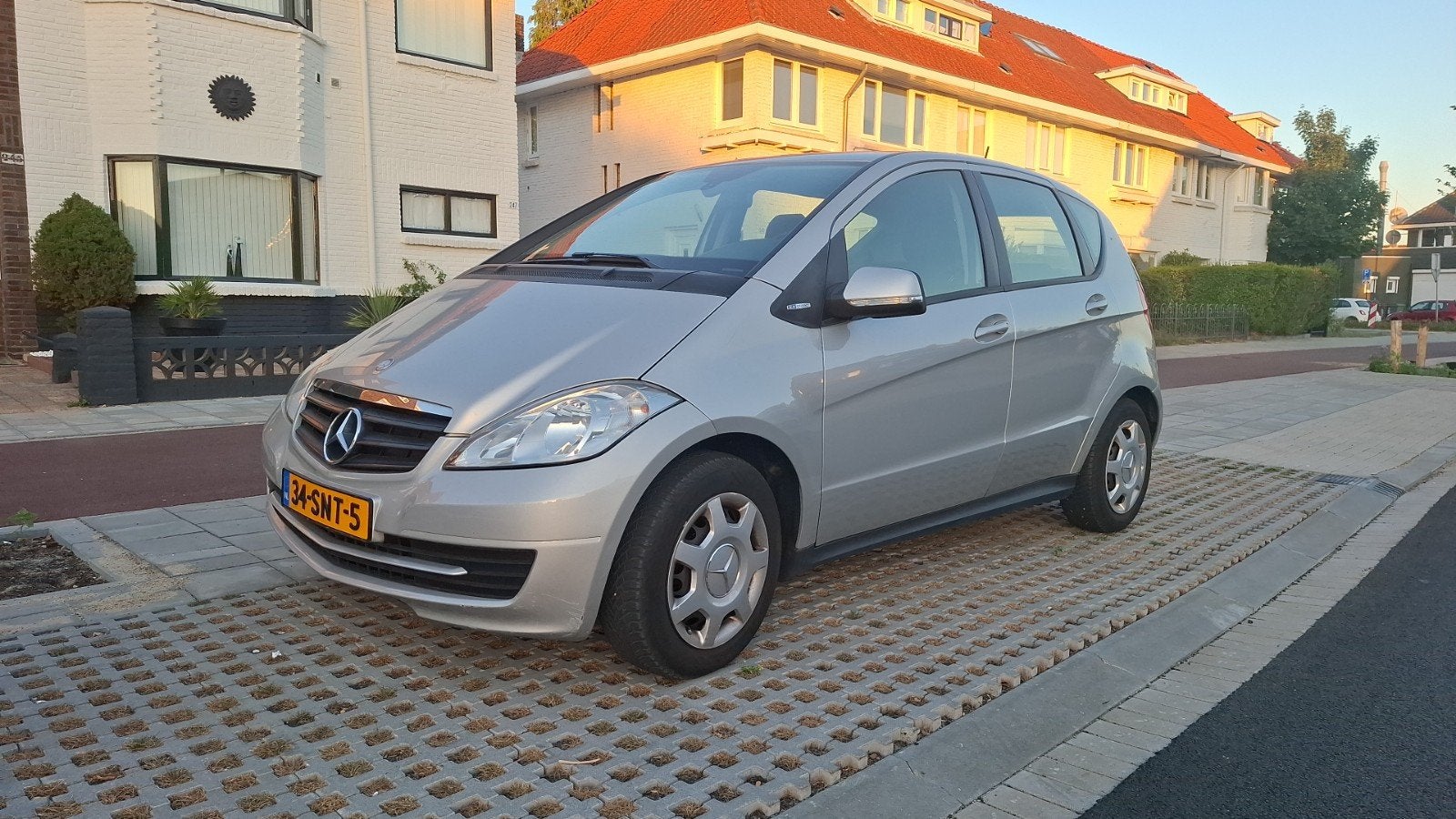 Mercedes-Benz A-Klasse 1.5 A160 5DRS 2011 - Moet weg Grijs, Auto's, Voorwielaandrijving, Zwart, Overige bekleding, 49 €/maand