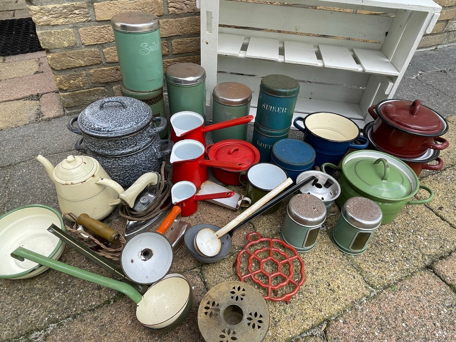 Grote partij emaille: antiek en nieuwere items, Ophalen
