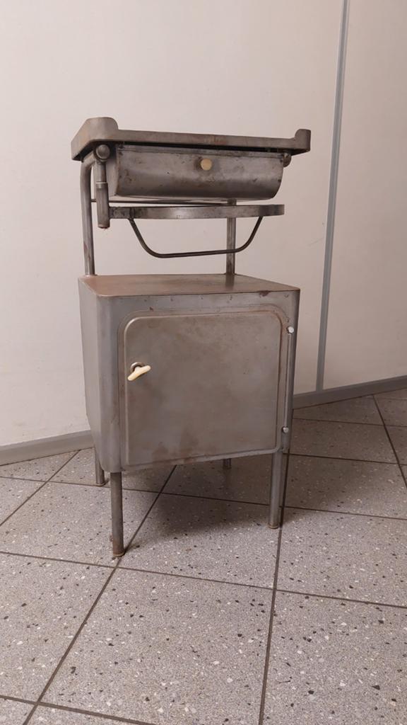 Vintage industrieel ziekenhuis nachtkastje, Ophalen