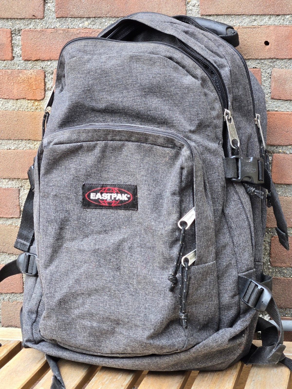 Grote Eastpak Provider Rugzak (33L) - Grijs -, 25 tot 40 cm, Ophalen of Verzenden, Zo goed als nieuw, Waterdicht