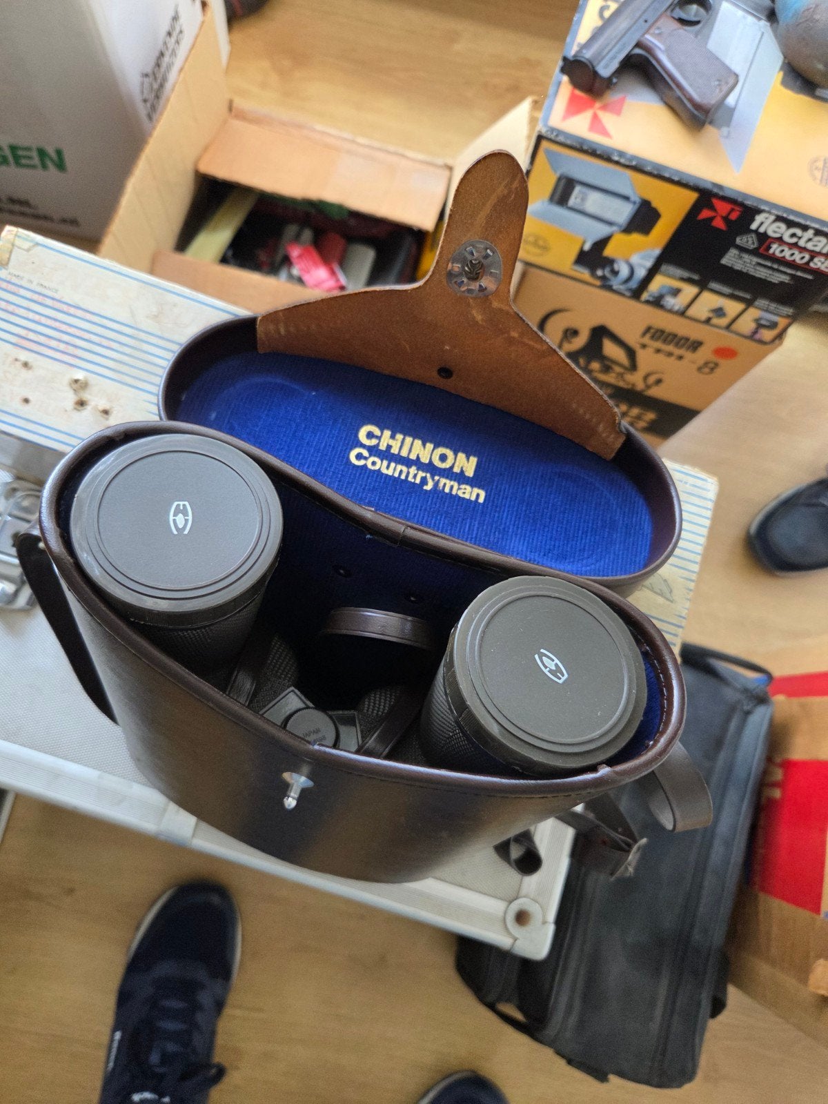 Chinon Countryman verrekijker met leren tas, Audio, Tv en Foto, Optische apparatuur | Verrekijkers, Gebruikt, 8 tot 12x, Met hoes of tas