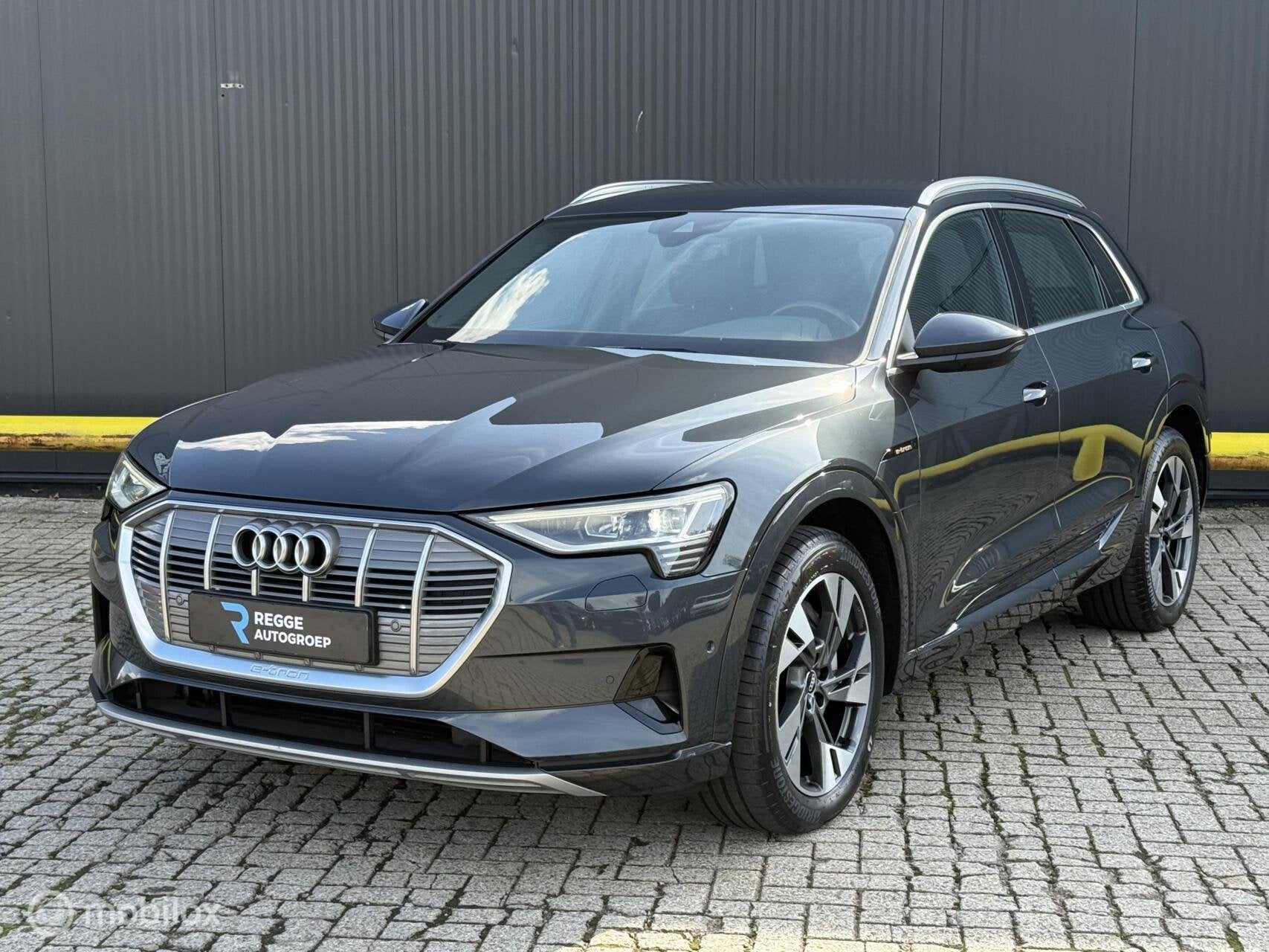 Audi e-tron 55 quattro Business edition Plus 95 kWh SOH 90%, Auto's, Automaat, 131 €/maand, 95 kWh, Origineel Nederlands