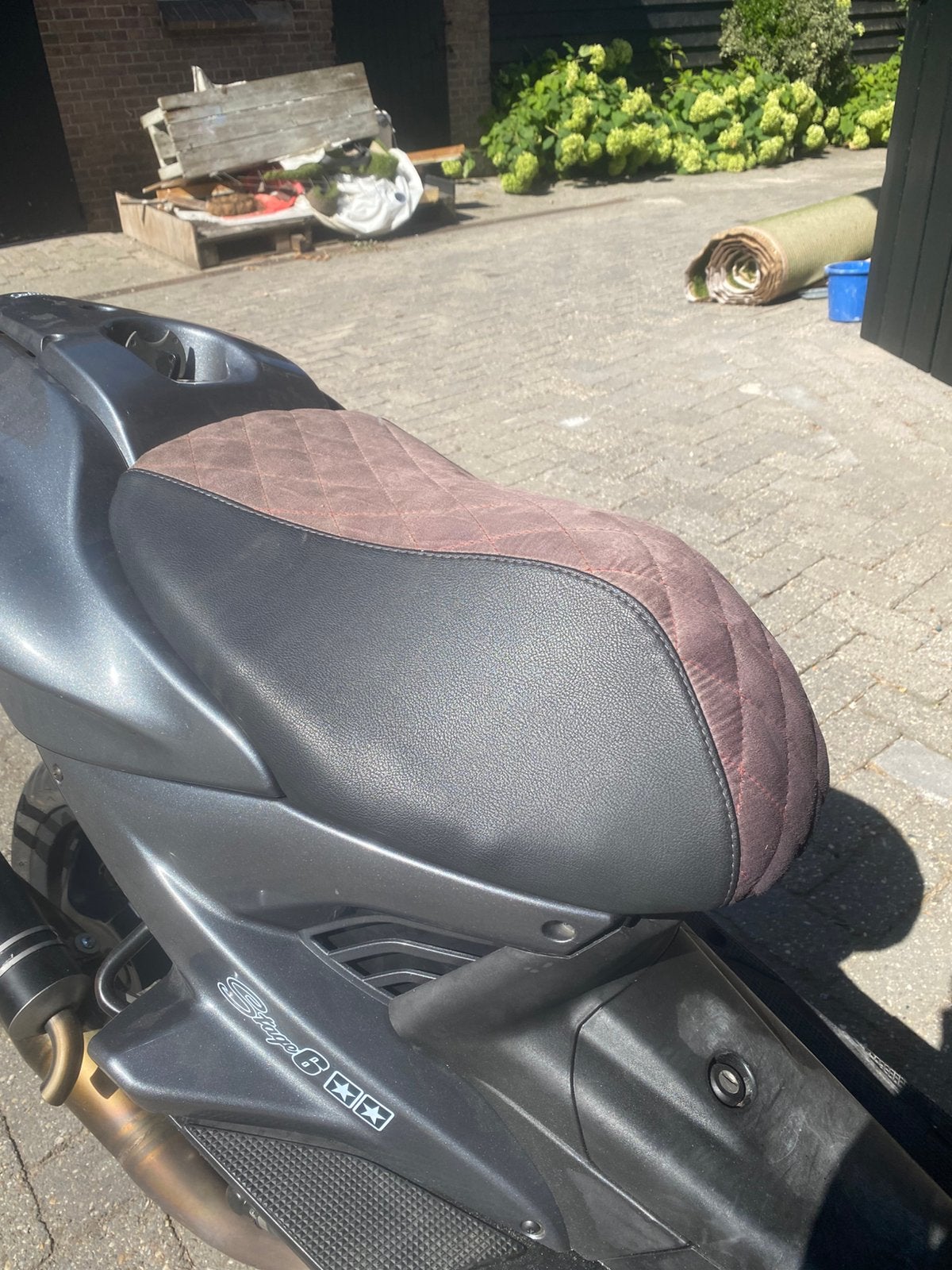 Te ruil! Custum zadel yamaha aerox rood, Motoren, Ophalen of Verzenden
