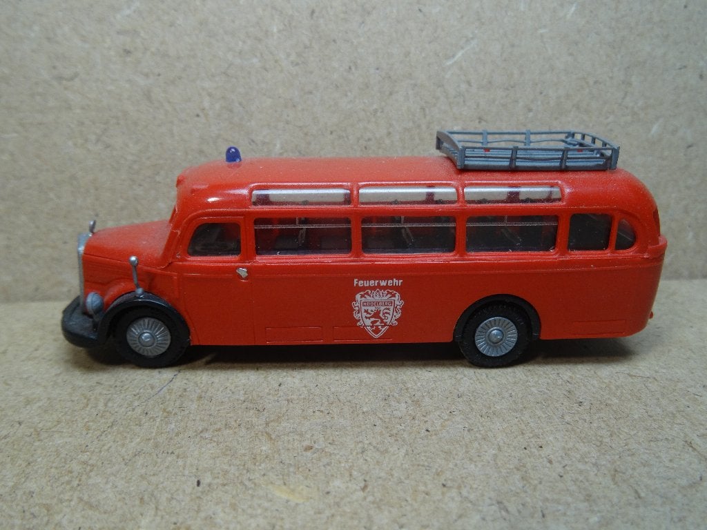 PRALINÉ 1/87, MERCEDES 0-3500 Feuerwehr Bus, Zie Foto`s, Ophalen of Verzenden, Zo goed als nieuw, Bus of Vrachtwagen, Overige merken